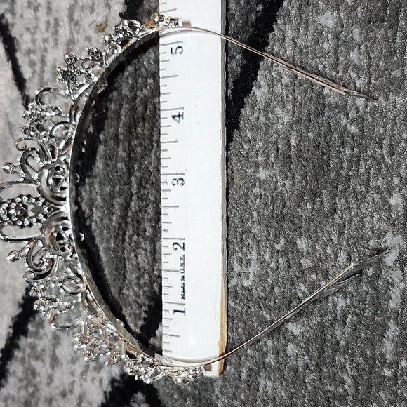 CRYSTAL RHINESTONE SILVER-TONE METAL TIARA W/ COMBS CROWN HEADPIECE - Picture 10 of 13